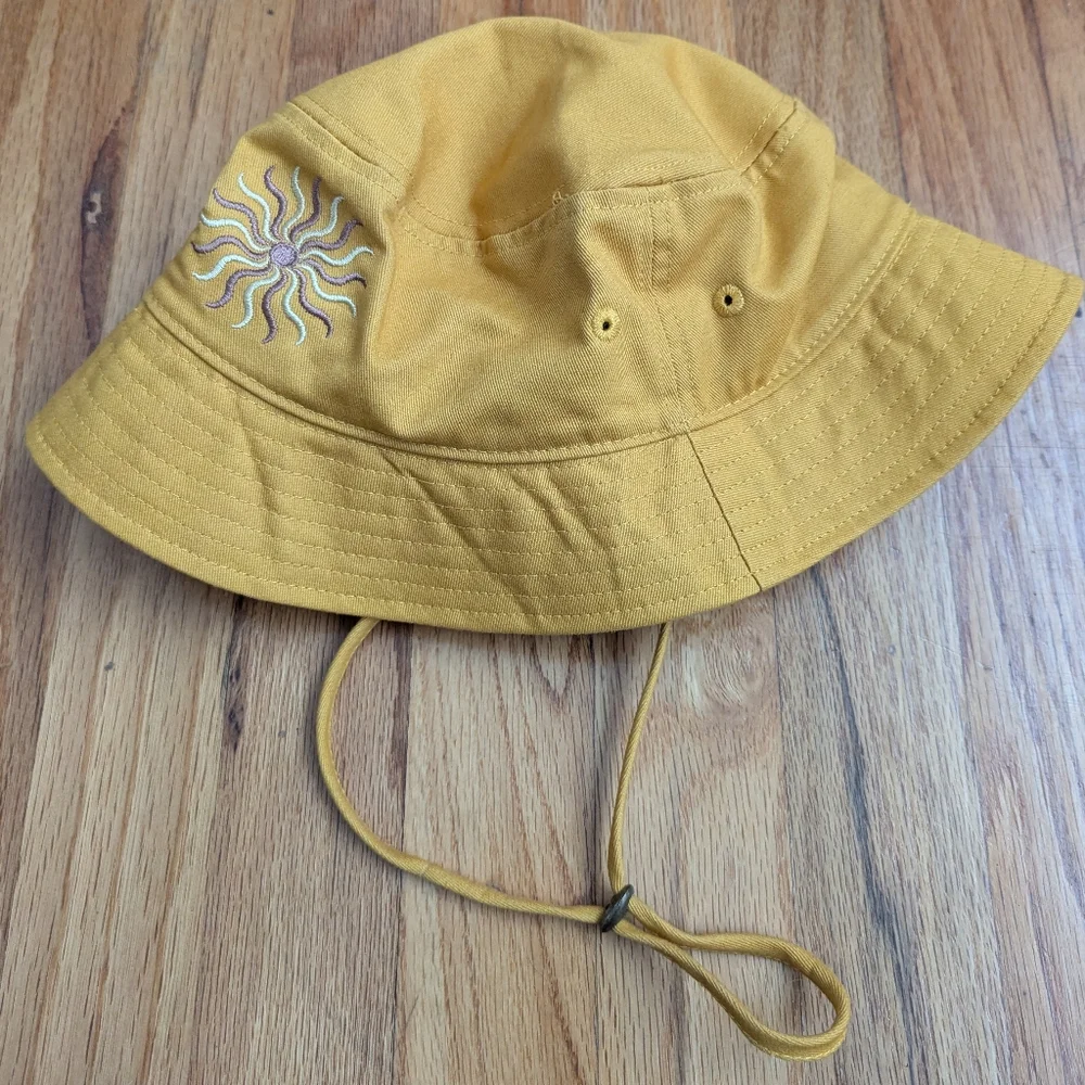 NWOT Madewell Parks Project Gold Embroidered Sun Bucket Hat